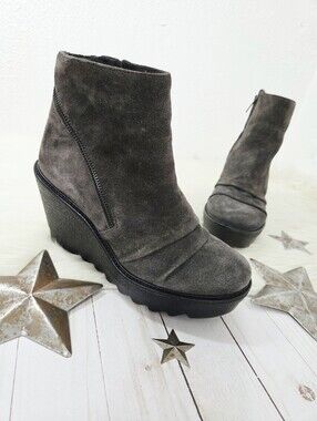 Vince Camuto Dasan wedge moto bootie charcoal gray suede ankle boots women's 7.5
